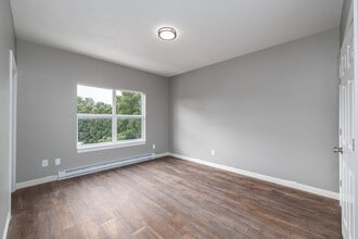 Brolex Living at Plank Road in North Syracuse, NY - Foto de edificio - Interior Photo