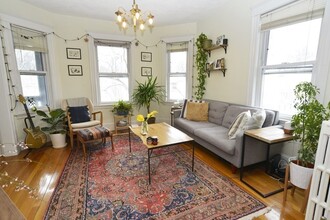 90 Rockview St, Unit #1 in Boston, MA - Building Photo - Building Photo