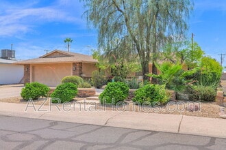 3812 S Newberry Rd in Tempe, AZ - Foto de edificio - Building Photo