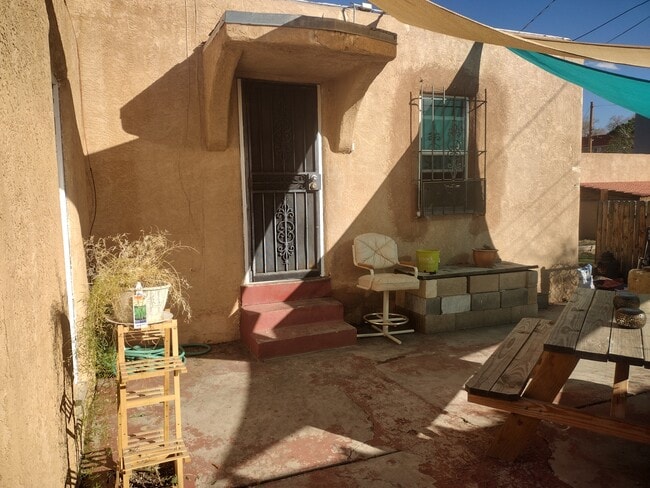 1204 Coal Ave SE in Albuquerque, NM - Foto de edificio - Building Photo