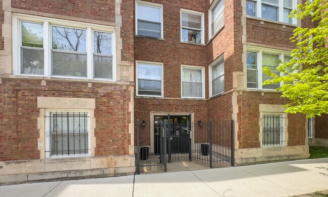 6750 N Greenview Ave in Chicago, IL - Building Photo - Building Photo