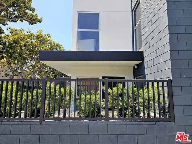 property at 1617 Broadway