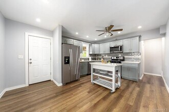 44 Lincoln St in Elmont, NY - Building Photo - Building Photo