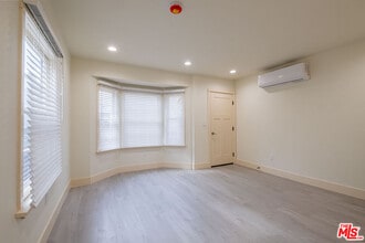 216 N Catalina Ave in Redondo Beach, CA - Foto de edificio - Building Photo