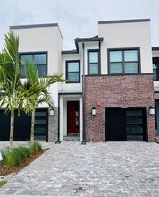 8362 NW 7th Pl in Plantation, FL - Building Photo - Building Photo
