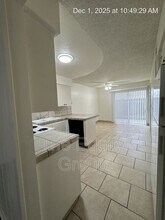 1863 Emma Lee Ln in Hanford, CA - Building Photo - Building Photo