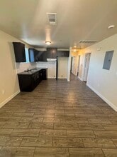 407 E 70th St in Los Angeles, CA - Foto de edificio - Building Photo