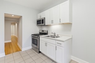 8045 S Maryland Ave in Chicago, IL - Building Photo