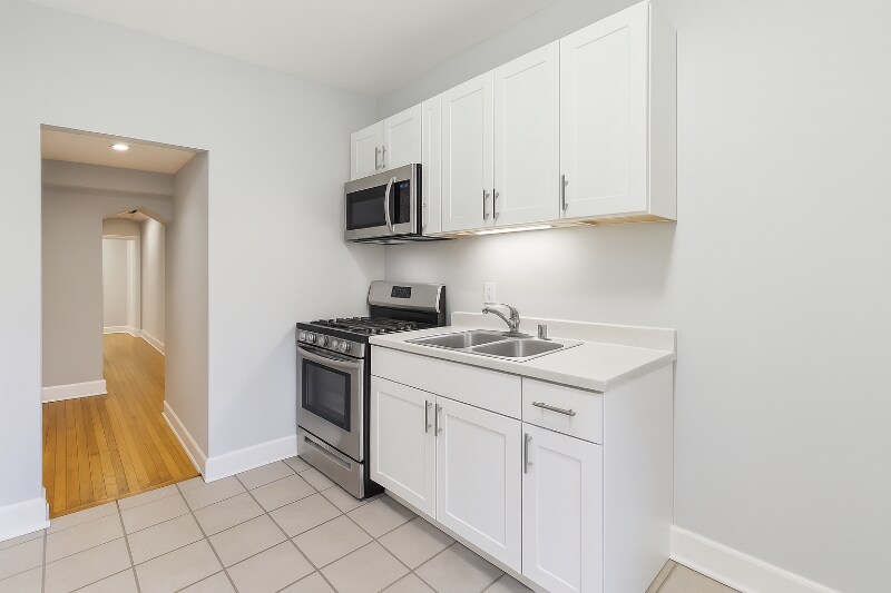 8045 S Maryland Ave in Chicago, IL - Building Photo