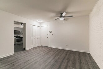 705 S Milwaukee Ave in Libertyville, IL - Building Photo - Building Photo