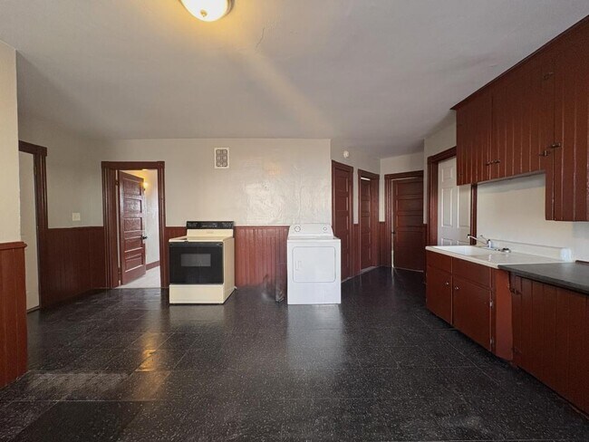 77 Birch St in Lewiston, ME - Building Photo - Building Photo