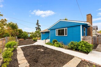 7035 16th Ave SW in Seattle, WA - Building Photo - Building Photo