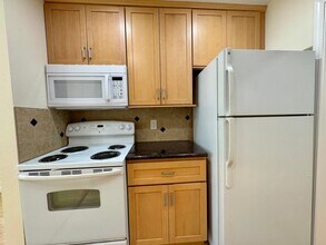 4 Admiral Dr in Emeryville, CA - Building Photo - Building Photo