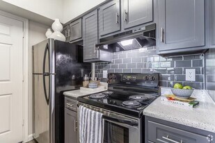 9835 Windmill Lakes Blvd in Houston, TX - Building Photo