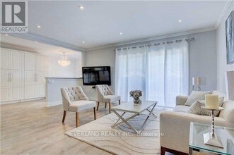 54 Baylawn Dr in Toronto, ON - Building Photo - Building Photo