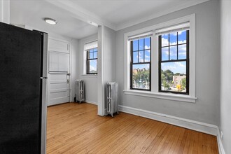 3610 N Claremont Ave, Unit L3 in Chicago, IL - Building Photo - Building Photo