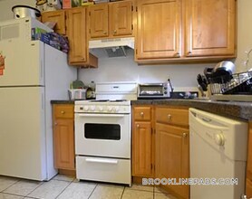 1932 Beacon St, Unit 1 in Boston, MA - Foto de edificio - Building Photo
