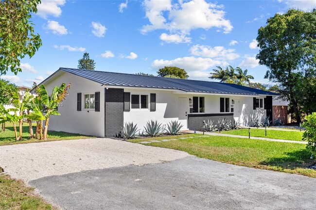 1003 NE 110th St in Biscayne Park, FL - Building Photo - Building Photo