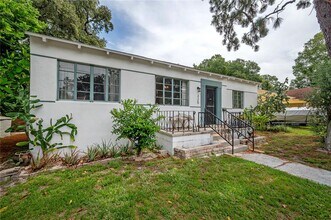 325 W Rio Vista Ct in Tampa, FL - Building Photo - Building Photo