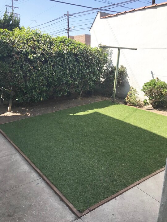 1422 Alvira St, Unit 1422 in Los Angeles, CA - Building Photo