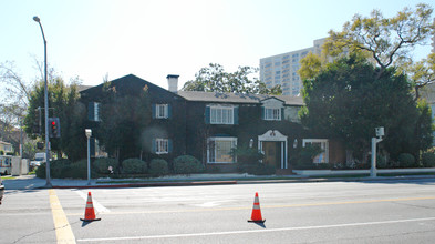 Roxbury Plaza Apartments in Beverly Hills, CA - Building Photo - Building Photo