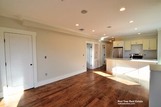 3916 Washington St, Unit 2 in Boston, MA - Building Photo - Building Photo