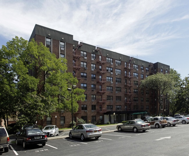 84-40 153rd Ave in Jamaica, NY - Foto de edificio - Building Photo