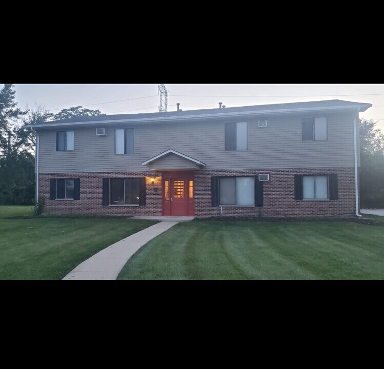 430 Echo Ln in Aurora, IL - Building Photo