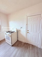13909 Hartwell St, Unit 7 in Detroit, MI - Foto de edificio - Building Photo