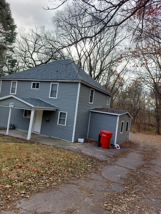 3022 Oakland St in Ames, IA - Building Photo - Building Photo