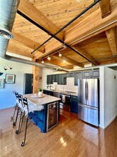 234 E Reservoir Ave, Unit 303 in Milwaukee, WI - Building Photo - Building Photo
