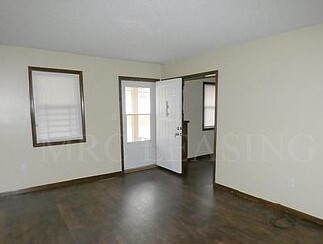 6122-6124 Blue Ridge Cutoff in Raytown, MO - Building Photo - Interior Photo