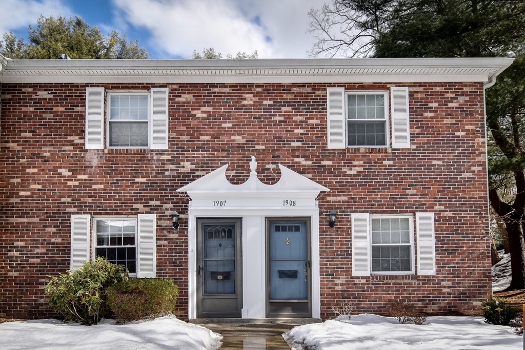 1907 Windsor Dr in Framingham, MA - Building Photo