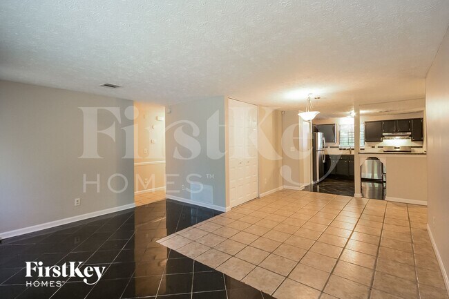 5225 Martins Crossing Rd in Stone Mountain, GA - Building Photo - Building Photo