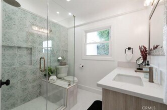 230 Orizaba Ave in Long Beach, CA - Building Photo - Building Photo
