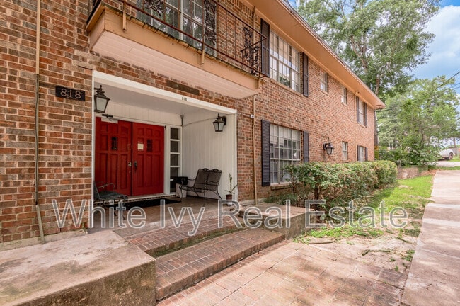 818 University Ave in Huntsville, TX - Building Photo - Building Photo