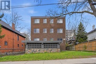36 Ray St S in Hamilton, ON - Building Photo