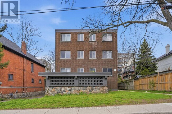 property at 36 Ray St S