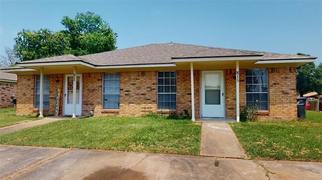 property at 815 Llano Pl