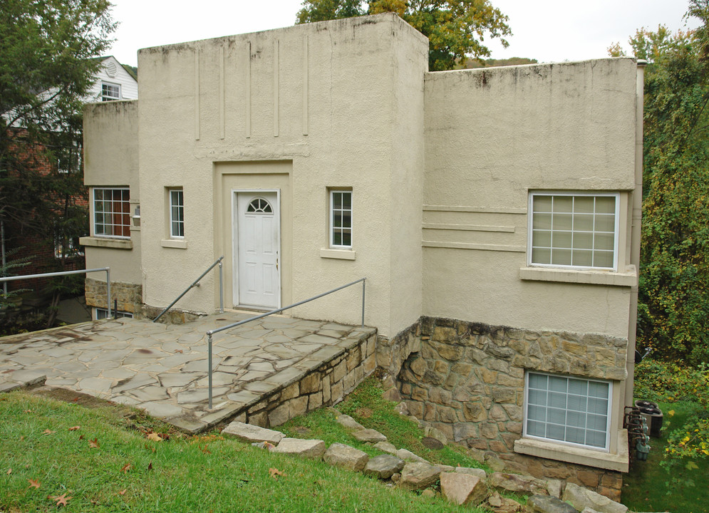 1118 Edgewood Dr in Charleston, WV - Building Photo