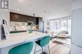 501 Adelaide St W in Toronto, ON - Building Photo - Building Photo