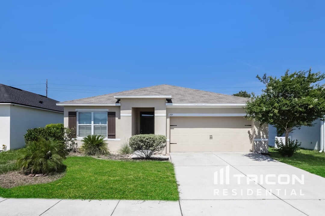 289 St Georges Cir in Winter Haven, FL - Foto de edificio
