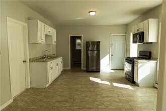 287 Manton Ave in Providence, RI - Foto de edificio - Building Photo