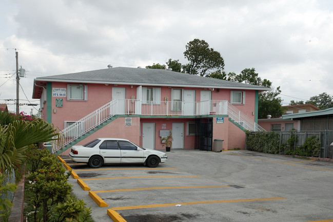 317 E 5th St in Hialeah, FL - Building Photo - Building Photo