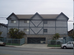 14029 Foothill Blvd in Sylmar, CA - Foto de edificio - Building Photo