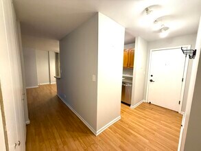 5810 Oakwood Dr in Lisle, IL - Building Photo - Building Photo