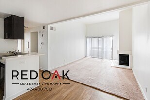 7810 Topanga Canyon Blvd in Los Angeles, CA - Building Photo