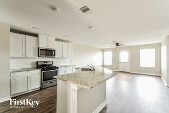 6502 Hoffman Pln in San Antonio, TX - Foto de edificio - Building Photo
