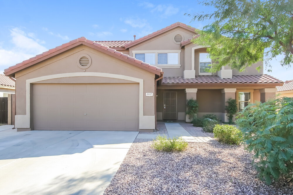 8027 W Mission Ln in Peoria, AZ - Foto de edificio