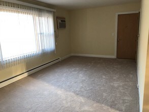 8514 W Catalpa Ave-Unit -1-Bedroom apartent in Chicago, IL - Building Photo - Building Photo